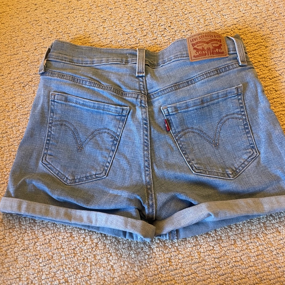 Levi Mid Rise Shorts